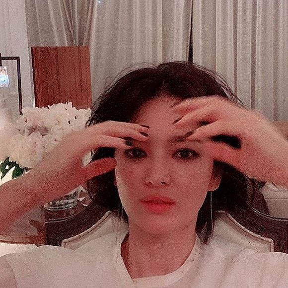Song Hye Kyo mắt đen môi trầm xinh đẹp hút hồn ở Mỹ-2