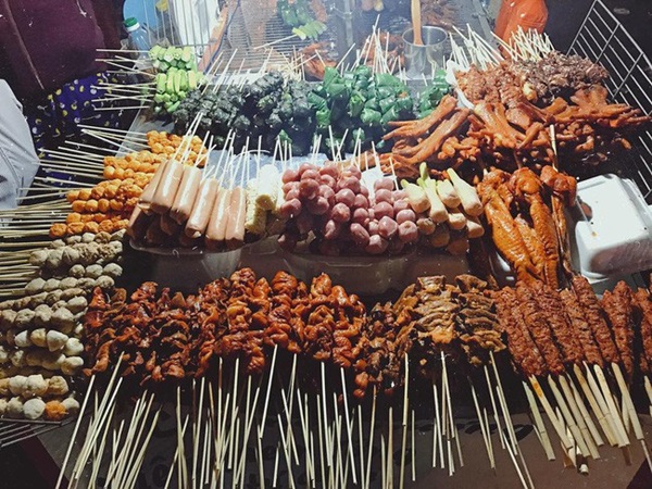 Cậu bé 3 tuổi suýt mất mạng sau khi ăn xúc xích, cha mẹ vạn lần không được cho con vừa ăn vừa làm điều này-2