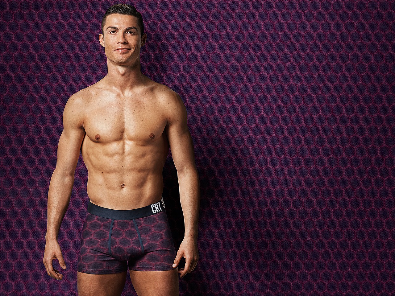 Không nhất thiết phải ghi bàn, chỉ cần đăng một bức ảnh Ronaldo đã khiến cư dân mạng điên đảo như thế này đây-5