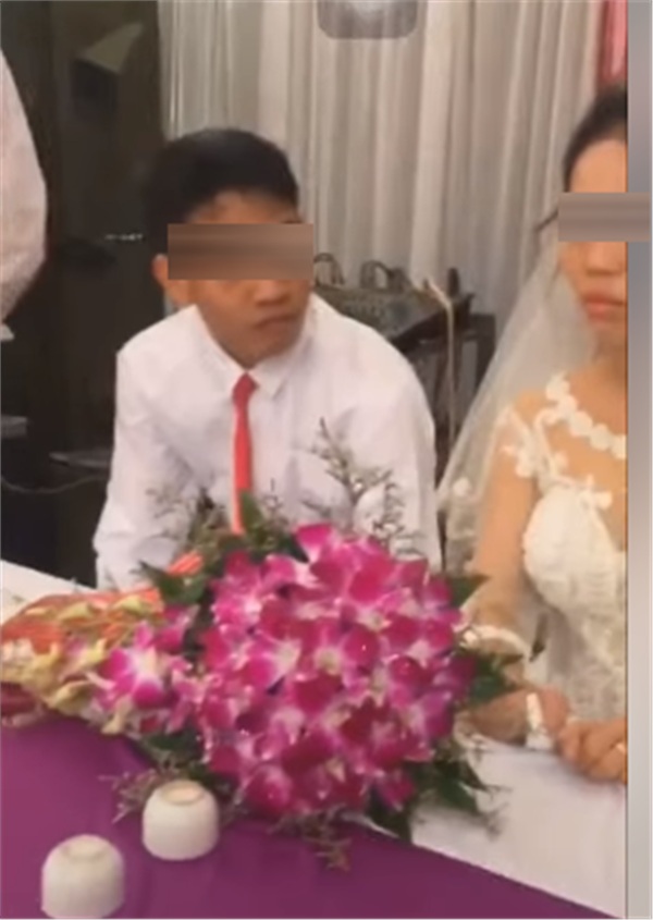 Thái độ ‘bánh bao hấp nước của cô dâu trong lễ cưới gây tranh cãi: Trả hàng về nơi sản xuất gấp!-7