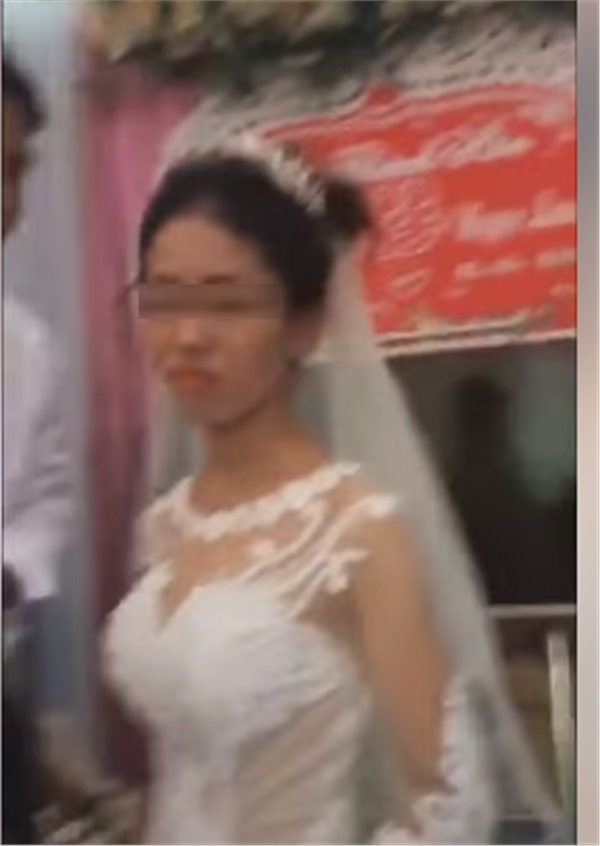 Thái độ ‘bánh bao hấp nước của cô dâu trong lễ cưới gây tranh cãi: Trả hàng về nơi sản xuất gấp!-5
