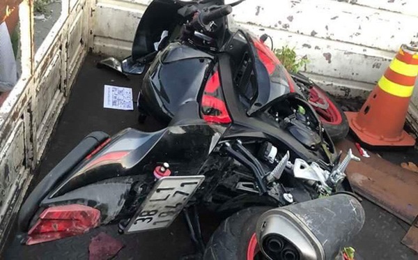 Tông dải phân cách lúc rạng sáng, hai anh em ruột đi xe phân khối lớn chết thương tâm-1