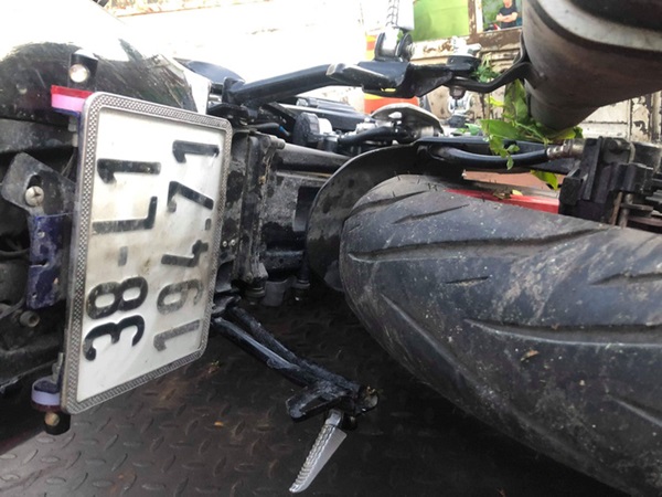 Tông dải phân cách lúc rạng sáng, hai anh em ruột đi xe phân khối lớn chết thương tâm-3