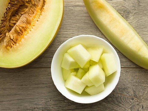 Dưa bở đang vào mùa chín rộ, hãy tận dụng làm thuốc chữa bệnh, đẹp da lại giảm cân