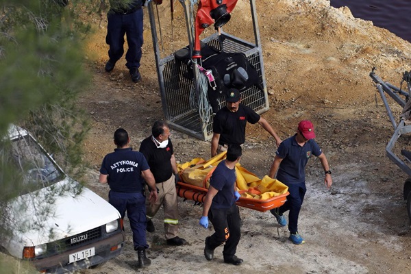Vụ giết người hàng loạt đầu tiên trên đảo Síp: Phát hiện thi thể thứ 5 trong vali dưới hồ nước bỏ hoang-2