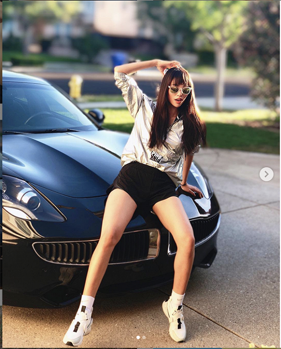 Sang Mỹ ngừng hoạt động showbiz gần 1 năm, Phạm Hương lấy tiền ở đâu để diện hàng hiệu, đi siêu xe?-4