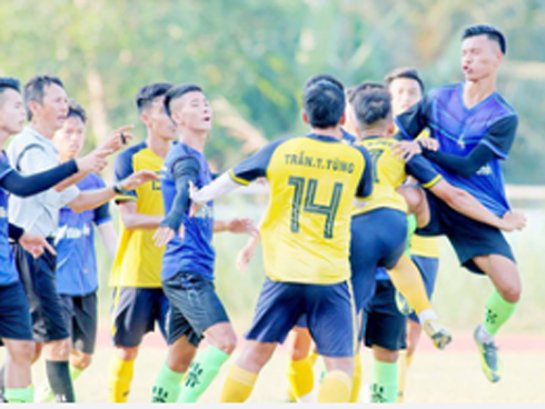 Trọng tài thiệt mạng khi điều khiển trận đấu ở sân cao nhất thế giới-3