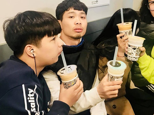 Công Phượng bị chơi xấu, đồng đội lao vào dằn mặt đối thủ-1