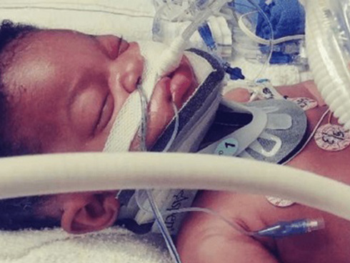 Phẫn nộ với đoạn video người đàn ông đánh hai đứa con thừa sống thiếu chết với lý do không thể tin nổi-5