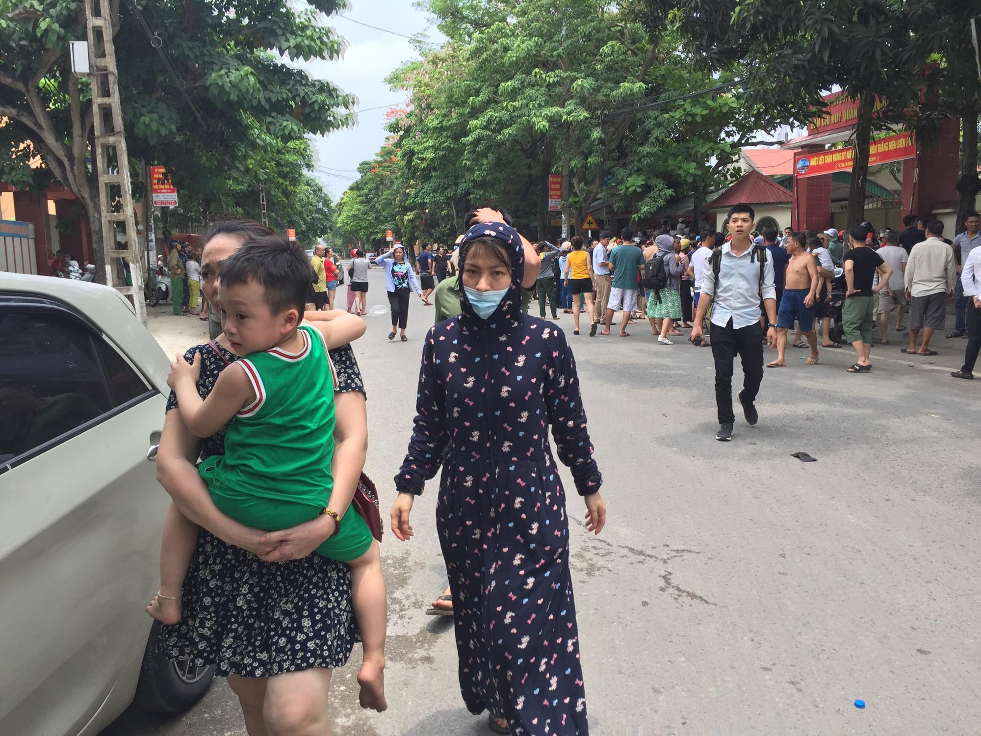 Chập cháy trường mầm non, hàng trăm trẻ phải sơ tán-2