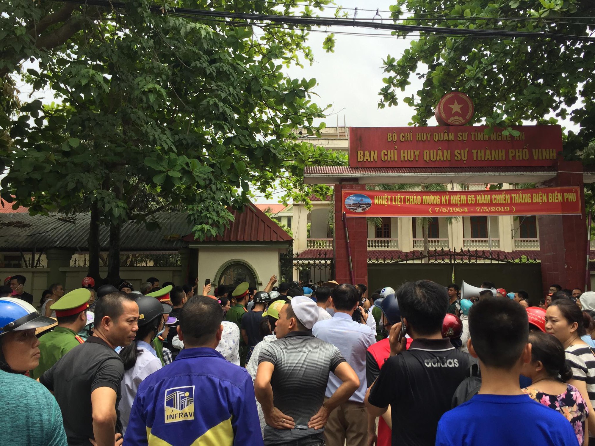 Chập cháy trường mầm non, hàng trăm trẻ phải sơ tán-3