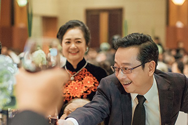 Gia đình hạnh phúc vợ hiền con ngoan của NSND Hoàng Dũng - ông bố giàu có quyền lực trong Về nhà đi con-2