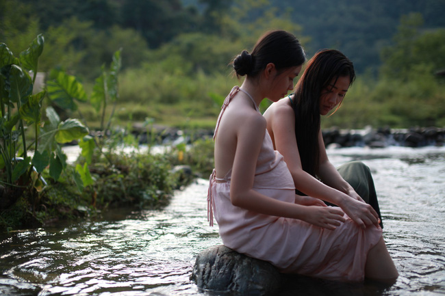 Tranh cãi gay gắt chuyện nữ diễn viên 15 tuổi đóng cảnh có bầu, lộ ngực, ân ái trong phim về phụ nữ Việt xưa-1