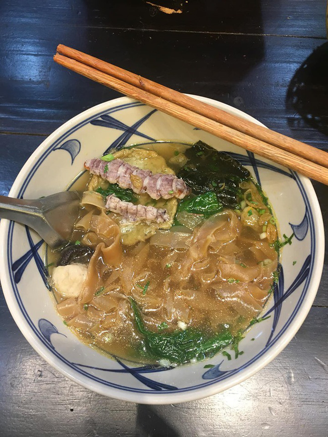 Scandal lộ clip nóng chưa dứt, quán bánh đa bề bề của hot girl Trâm Anh lại bị khách review: Đừng ăn, phí mồm lắm-3