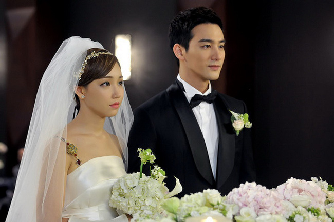 Thu nhập vài chục triệu mỗi tháng vẫn bị chồng làm khó, tôi ném tờ đơn lên bàn kèm theo đề nghị khiến anh cứng họng-1