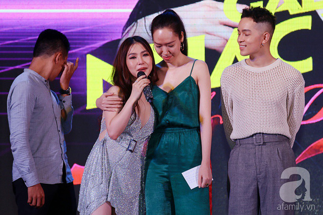 Hương Tràm gây sốc khi tiết lộ để sẵn dao dưới gối, uống thuốc ngủ đến mức thần kinh bị ảnh hưởng-5