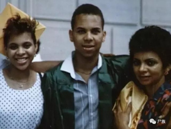 Bức ảnh hiện trường rùng rợn của vụ án khó lý giải nhất và linh cảm của bà mẹ đích thân đi điều tra vì không tin con trai mình tự tử-2