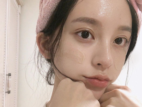 7 lọ sữa rửa mặt được bác sĩ da liễu dùng mỗi ngày để chặn không cho da lão hóa ngay từ bước đầu tiên-8