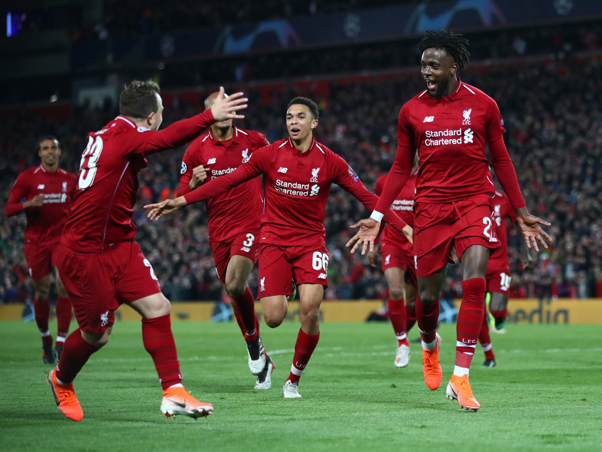 Nhói lòng khoảnh khắc Messi cúi đầu trước niềm vui sướng của hàng vạn fan Liverpool-9