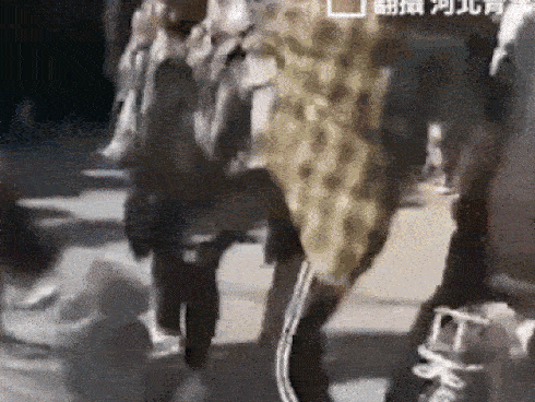 Lên mạng tìm gái rồi rủ tới khách sạn, chàng trai sốc nặng khi mở cửa phòng-2