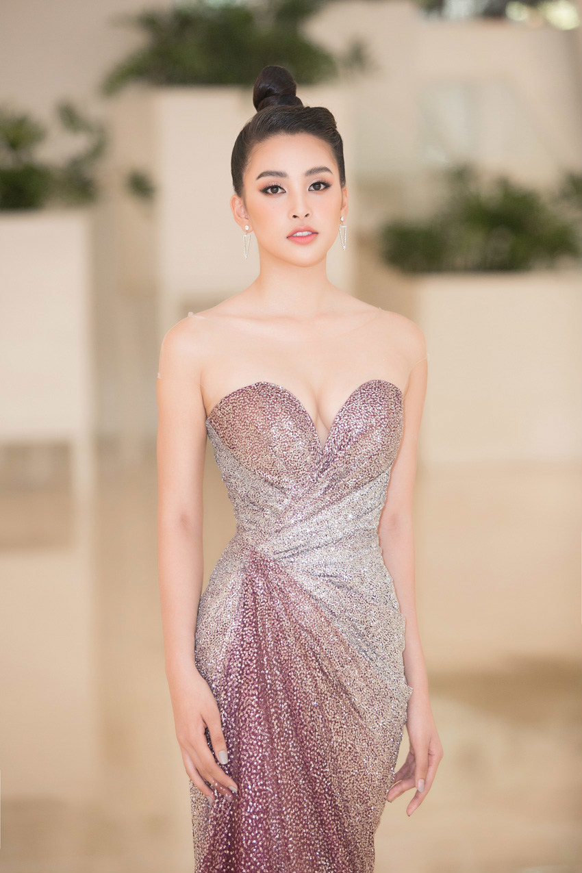 Tiểu Vy ngồi ghế giám khảo chấm Hoa hậu doanh nhân khi mới 19 tuổi-2