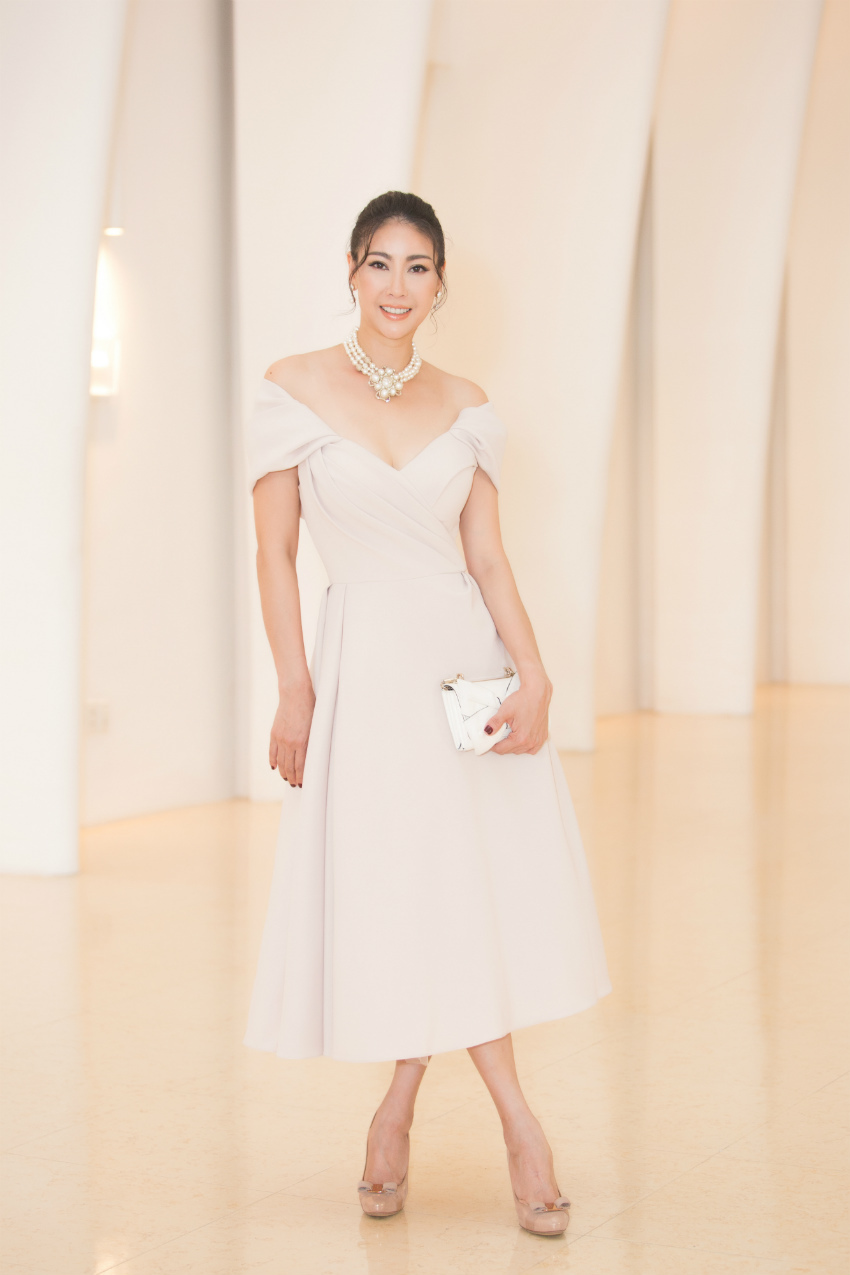 Tiểu Vy ngồi ghế giám khảo chấm Hoa hậu doanh nhân khi mới 19 tuổi-7