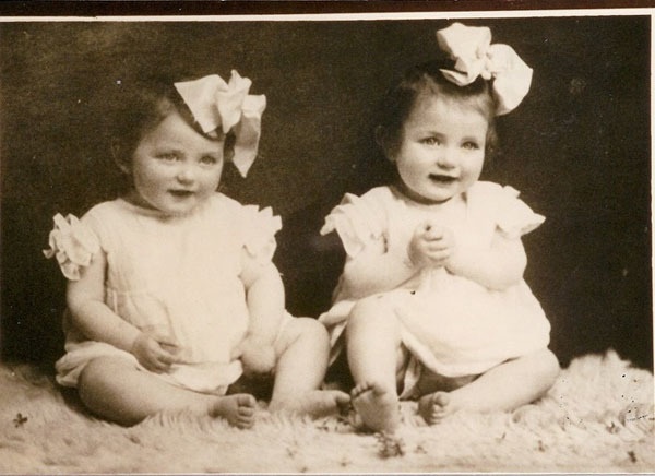 Cặp song sinh sống sót kể lại ký ức kinh hoàng sau thí nghiệm y tế-1