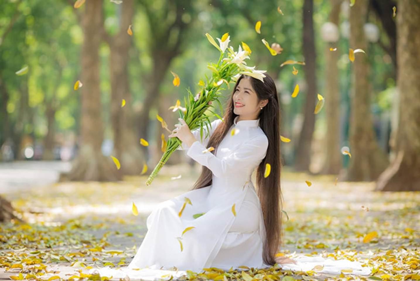 9X được gọi là công chúa tóc mây nhờ có mái tóc dài 1,35 m-1