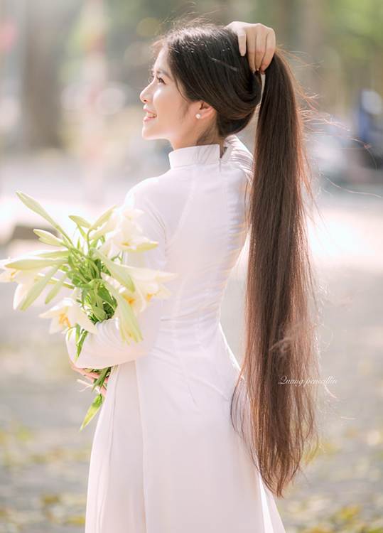 9X được gọi là công chúa tóc mây nhờ có mái tóc dài 1,35 m-2