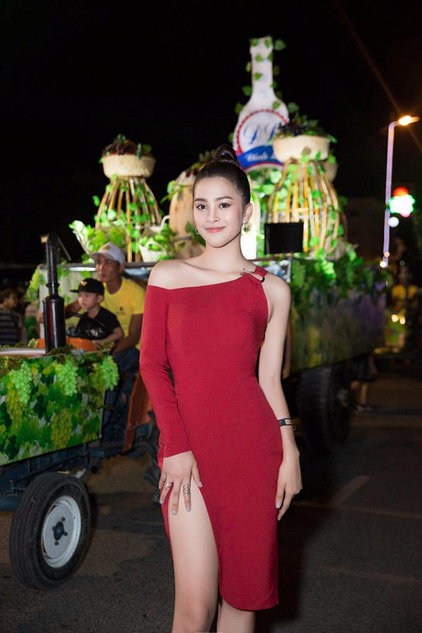 Minh Hằng mạo hiểm khi diện áo trong suốt rõ mồn một-3