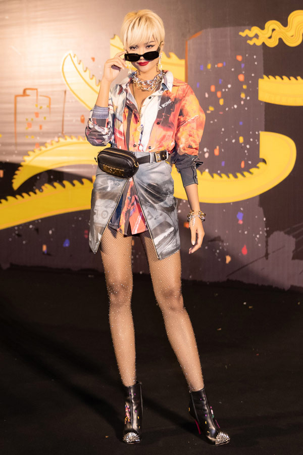 Minh Hằng mạo hiểm khi diện áo trong suốt rõ mồn một-4