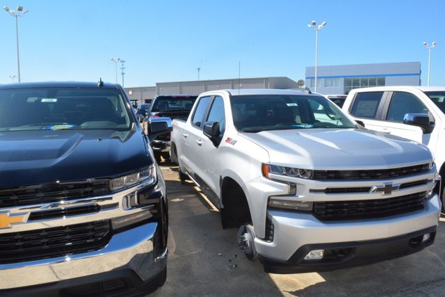 Trộm đột nhập đại lý ô tô, lấy cắp 124 bánh từ các xe đang trưng bày-1