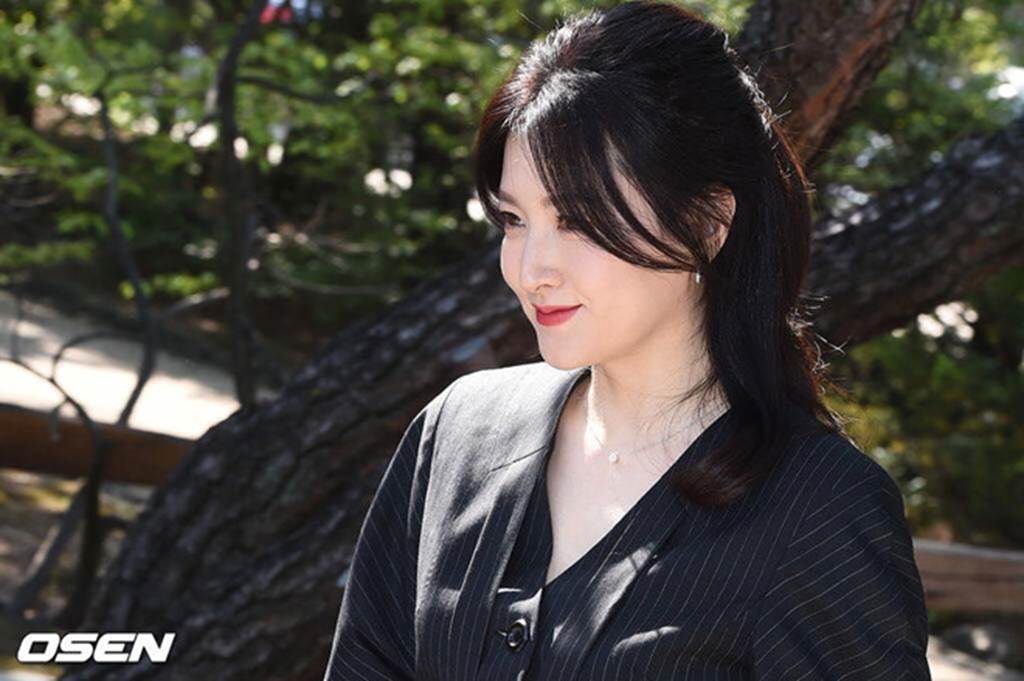 Lee Young Ae gần 50 tuổi vẫn đẹp trẻ trung không kém 16 năm trước-4