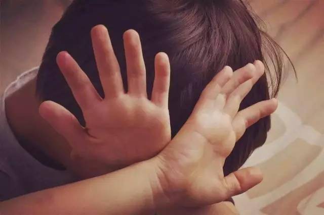 Khi con bị bắt nạt, cha mẹ đừng dạy con nói 3 từ này bằng không càng khiến trẻ bị tổn thương nặng nề hơn-2