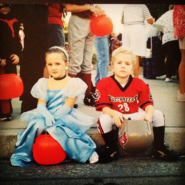 Bức ảnh cưới tái hiện lại khoảnh khắc mầm non đáng yêu và câu chuyện từ 22 năm trước của cặp đôi chứng minh định mệnh là có thật-2