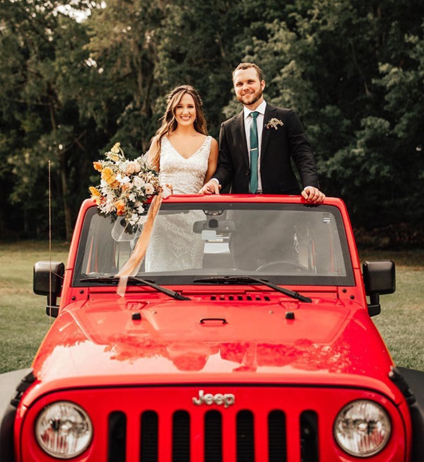 Bức ảnh cưới tái hiện lại khoảnh khắc mầm non đáng yêu và câu chuyện từ 22 năm trước của cặp đôi chứng minh định mệnh là có thật-9