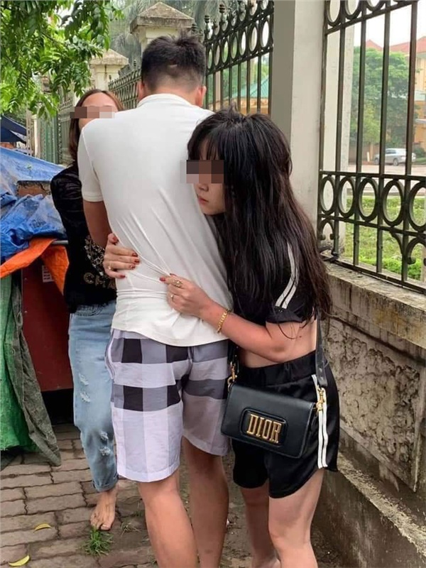 Bức ảnh gây đau lòng nhất: Bên vợ bên bồ, đến cuối cùng dù không nói nhưng anh cũng đã chọn rồi!-2