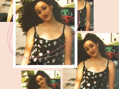 Trước kiểu tóc sóng nước lãng mạn, Công nương Meghan từng sở hữu mái tóc xoăn tự nhiên cực “ngầu” thế này