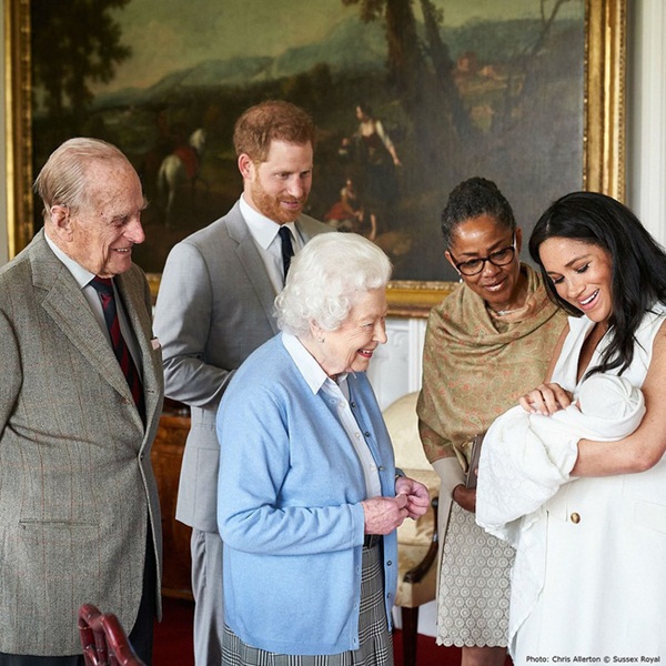 Vợ chồng Hoàng tử Harry chính thức công bố tên con trai mới sinh, nằm ngoài dự đoán của tất cả mọi người-1