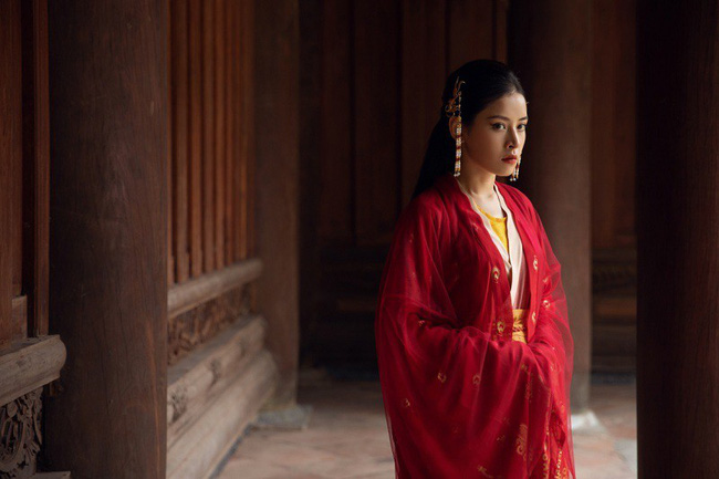 Hát live trong lúc trang điểm, nhan sắc không góc chết tựa nữ thần của Chi Pu mới là điều đáng chú ý-6