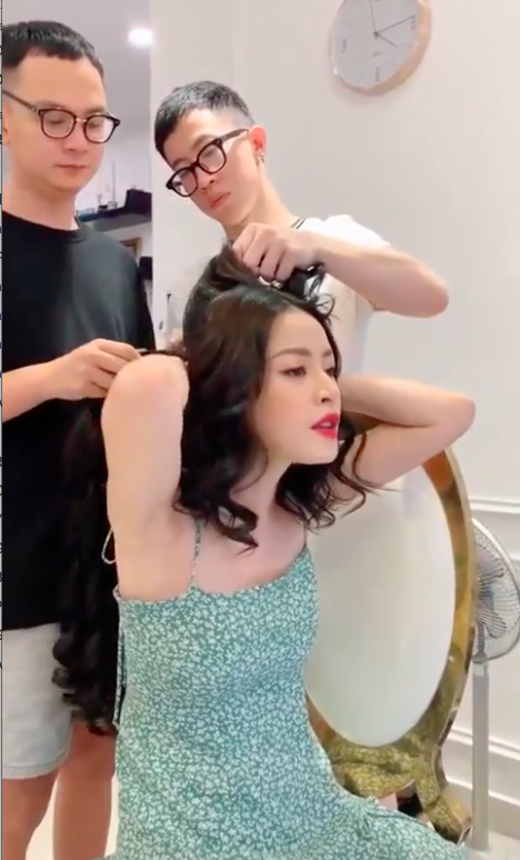 Hát live trong lúc trang điểm, nhan sắc không góc chết tựa nữ thần của Chi Pu mới là điều đáng chú ý-2