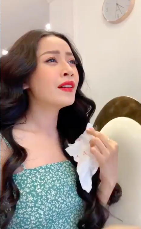 Hát live trong lúc trang điểm, nhan sắc không góc chết tựa nữ thần của Chi Pu mới là điều đáng chú ý-4