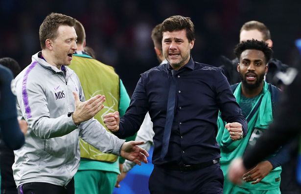 Khi HLV trưởng bật khóc, các đồng đội nhảy lên sung sướng thì Son Heung-min lại có điệu ăn mừng rất đặc biệt-1