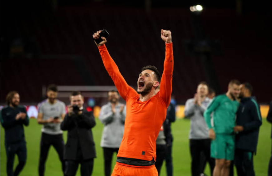 Khi HLV trưởng bật khóc, các đồng đội nhảy lên sung sướng thì Son Heung-min lại có điệu ăn mừng rất đặc biệt-9