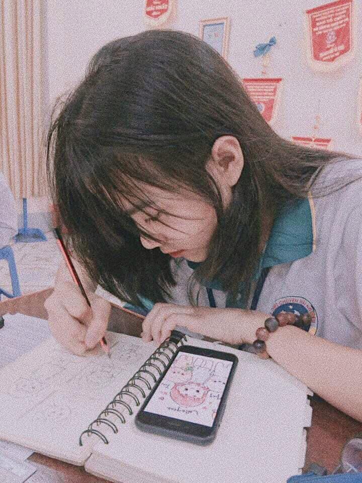 Bị chụp lén mà vẫn đẹp xuất sắc, nữ sinh 10X Chuyên Thái Nguyên nổi như cồn chỉ sau một đêm-1