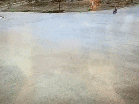 Cận cảnh xe tải lao vào hộ lan bánh xoay tại dốc Cun-1