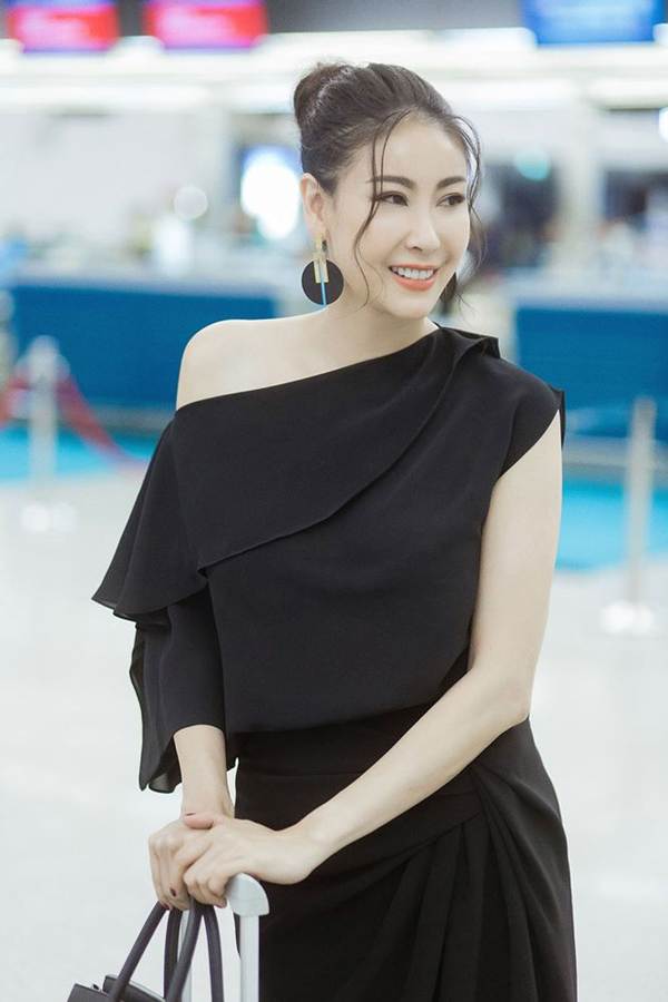 Hoàng Thuỳ đeo cánh thiên thần nội y, thử thách trình diễn áo tắm Miss Universe-5