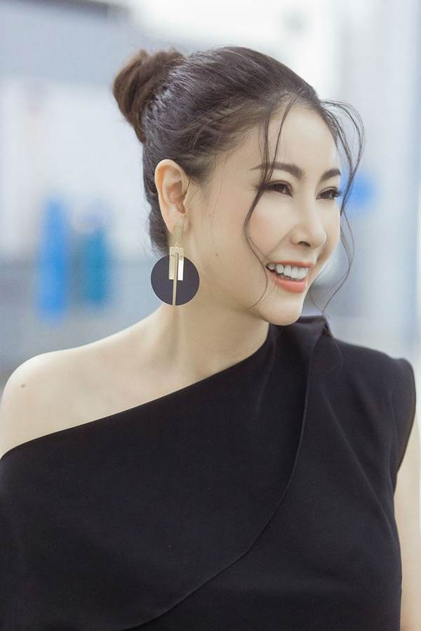 Hoàng Thuỳ đeo cánh thiên thần nội y, thử thách trình diễn áo tắm Miss Universe-6