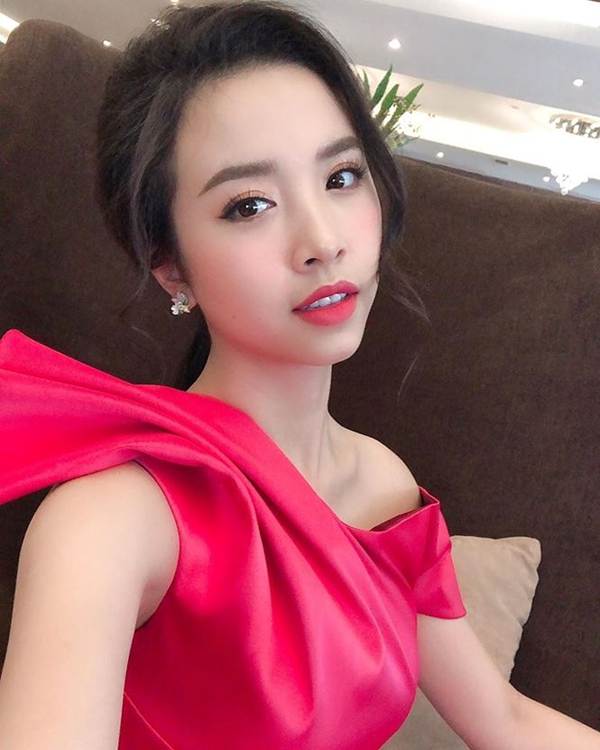 Hoàng Thuỳ đeo cánh thiên thần nội y, thử thách trình diễn áo tắm Miss Universe-14