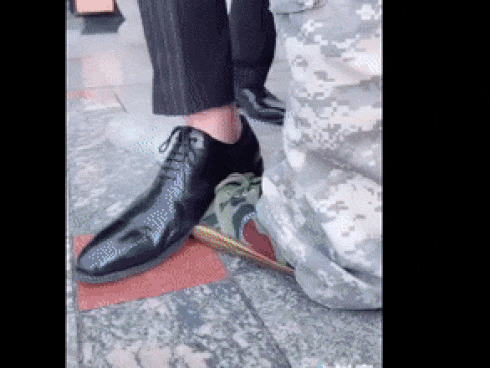 Làm gì không quan trọng, quan trọng là... thần thái